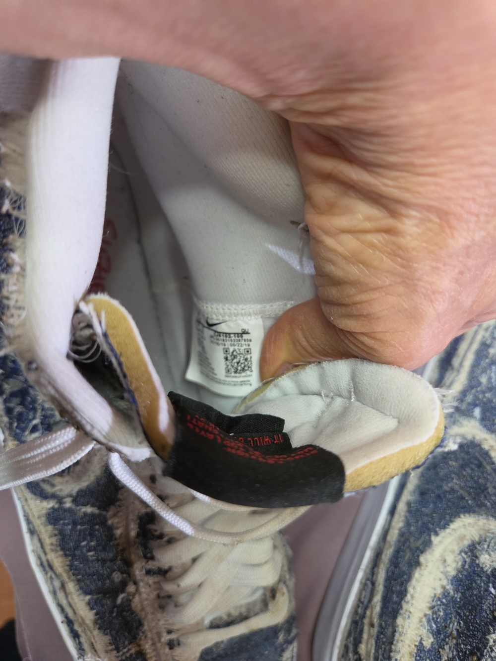 NIKE Stranger Things 8.5 RARE - Picture 9 of 10